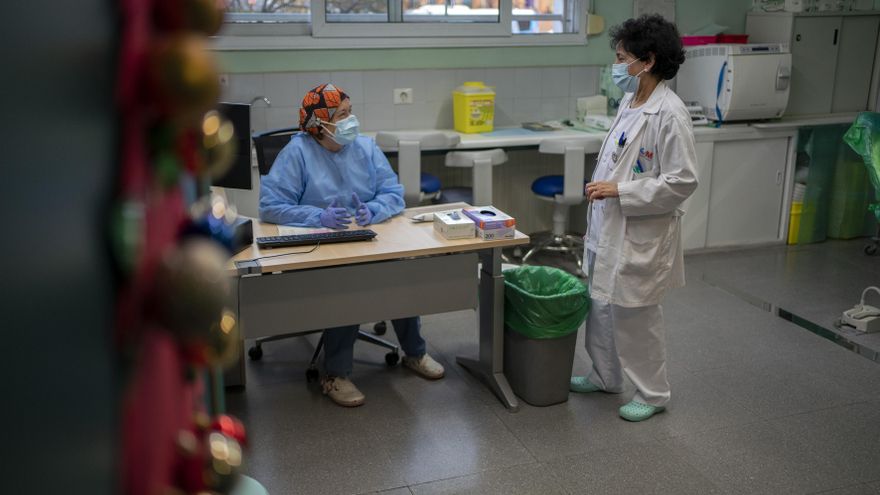 La OMS dedica este año a la figura de las enfermeras, que reclaman puestos de especialización y más presencia en residencias de mayores y escuelas.