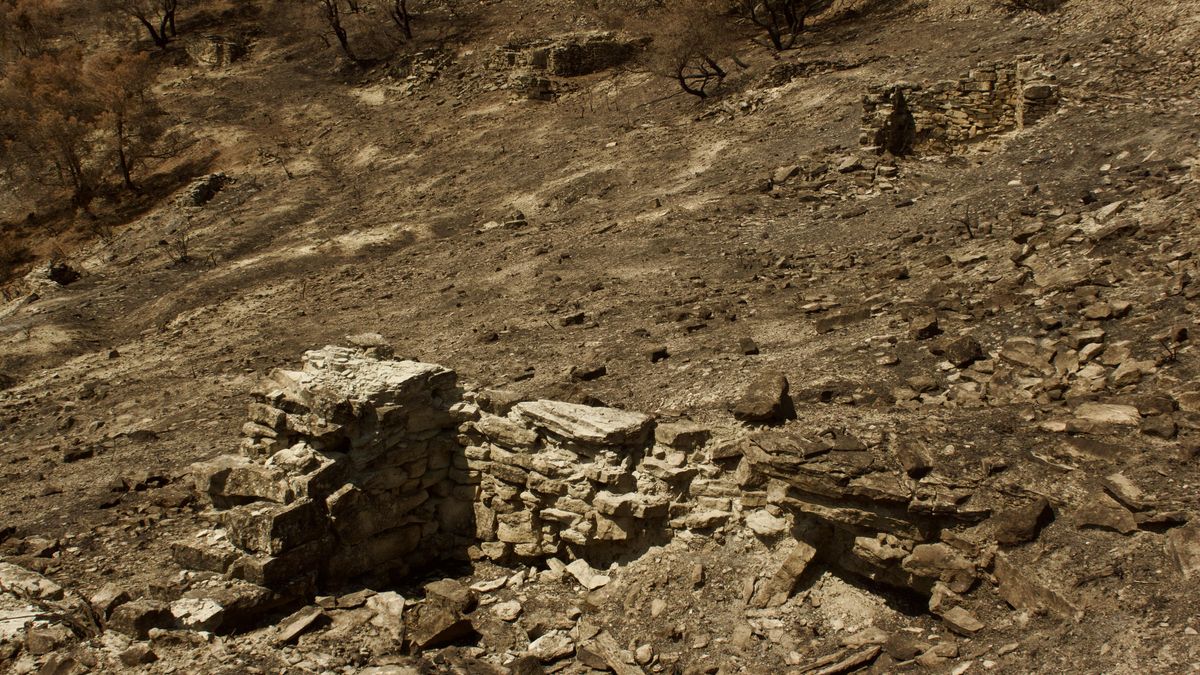 El incendio de Los Monegros saca a la luz decenas de fortificaciones del frente de Aragón ocultas durante décadas