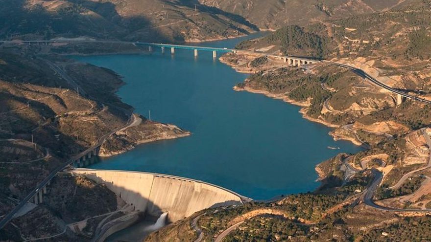 Geólogos de Granada alertan de un posible derrumbe con riesgo para la población en el embalse de Rules