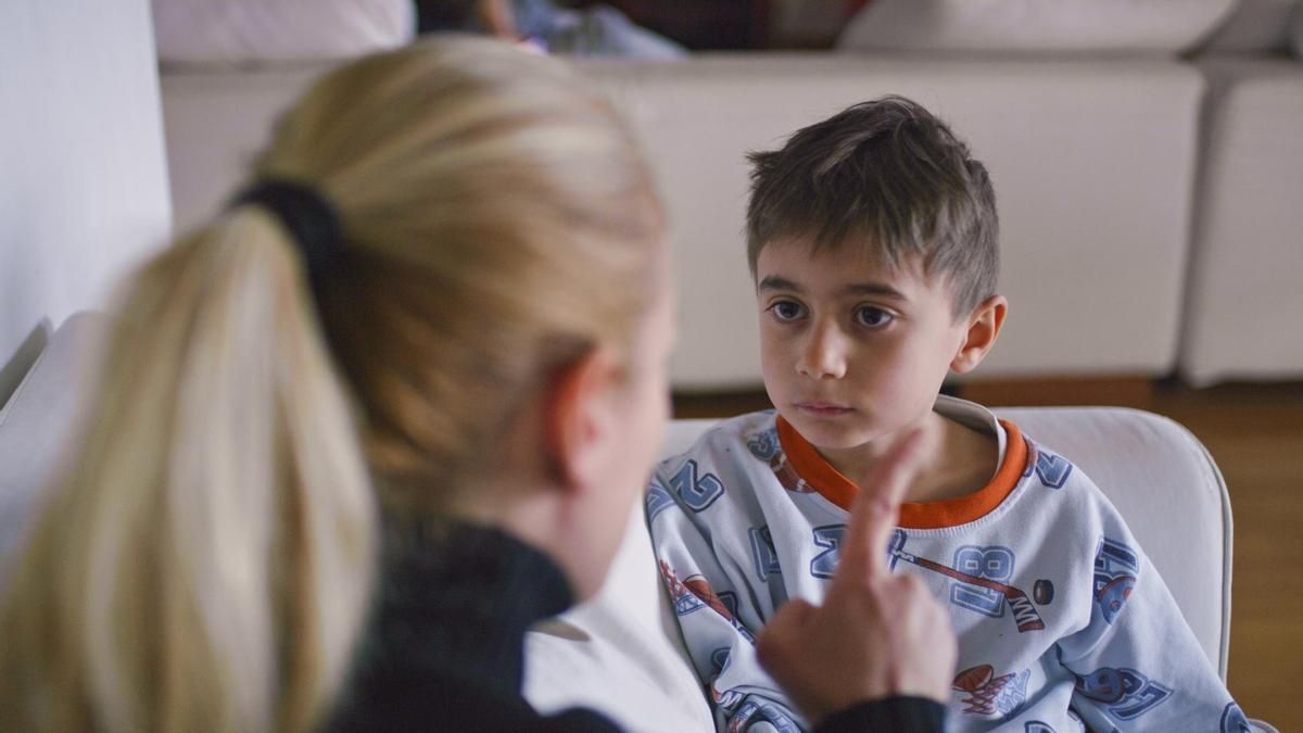 "El cachete y la bofetada a tiempo eran lo normal": cómo afecta haberlos recibido de pequeños a la hora de criar