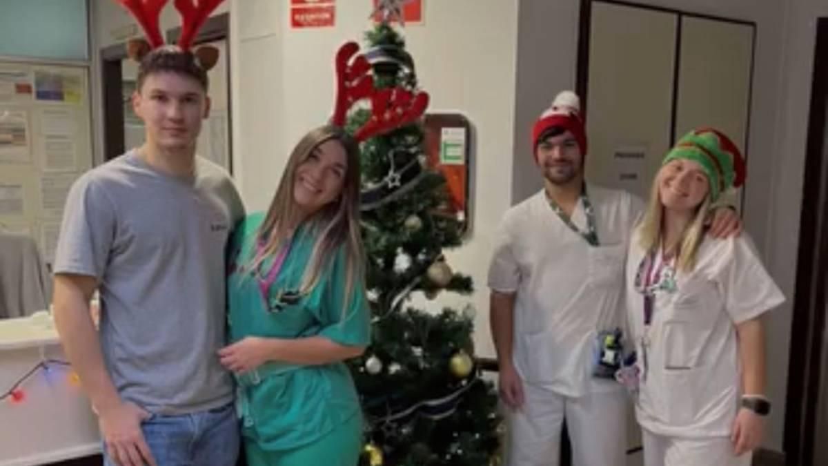 Enfermeros durante la Navidad en el hospital de Monforte