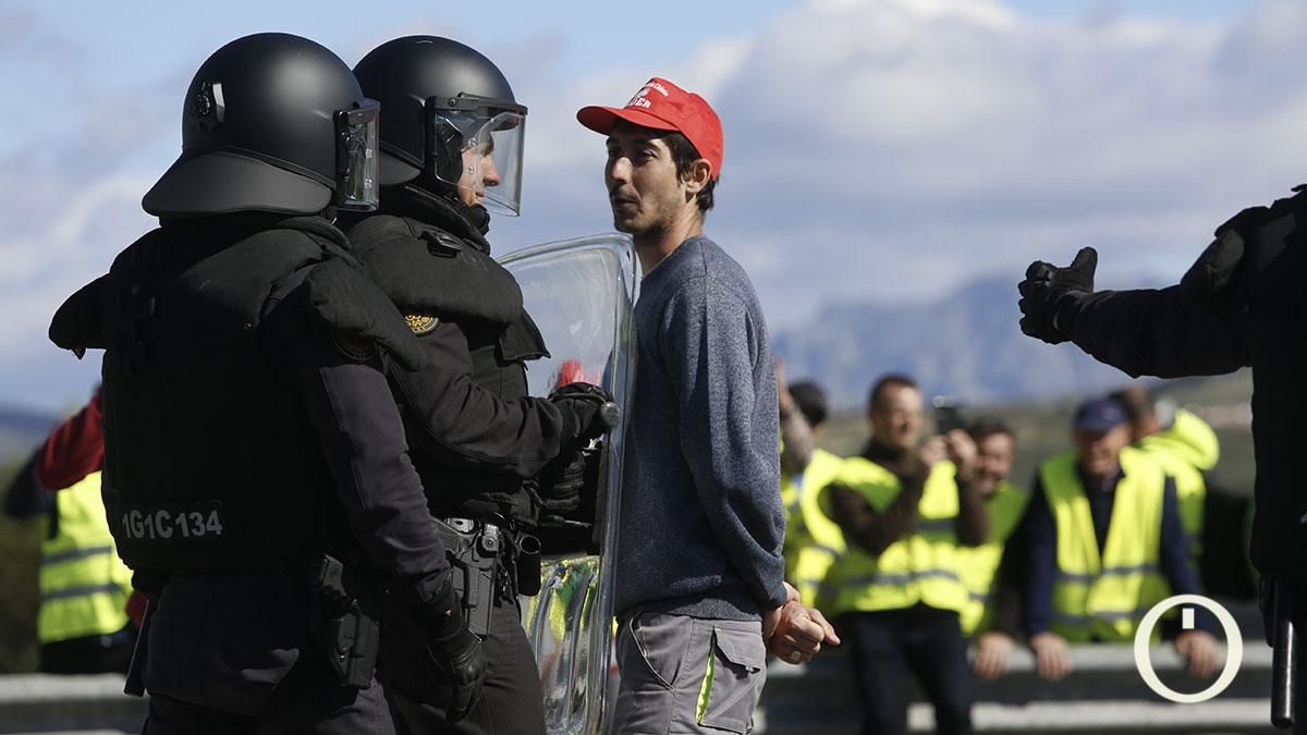 Las protestas agrícolas en la Autovía de Málaga, en imágenes