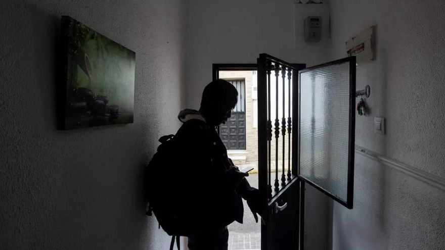 Los jóvenes enviados a Barcelona desde un centro de acogida de Tenerife: ''Dentro de dos semanas no tendremos a dónde ir''