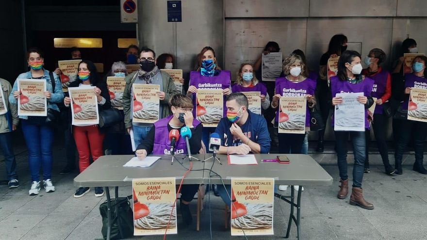 Trabajadoras de la limpieza de centros educativos vascos denuncian su "insostenible" situación laboral: "Si somos esenciales, ¿por qué se nos menosprecia?"