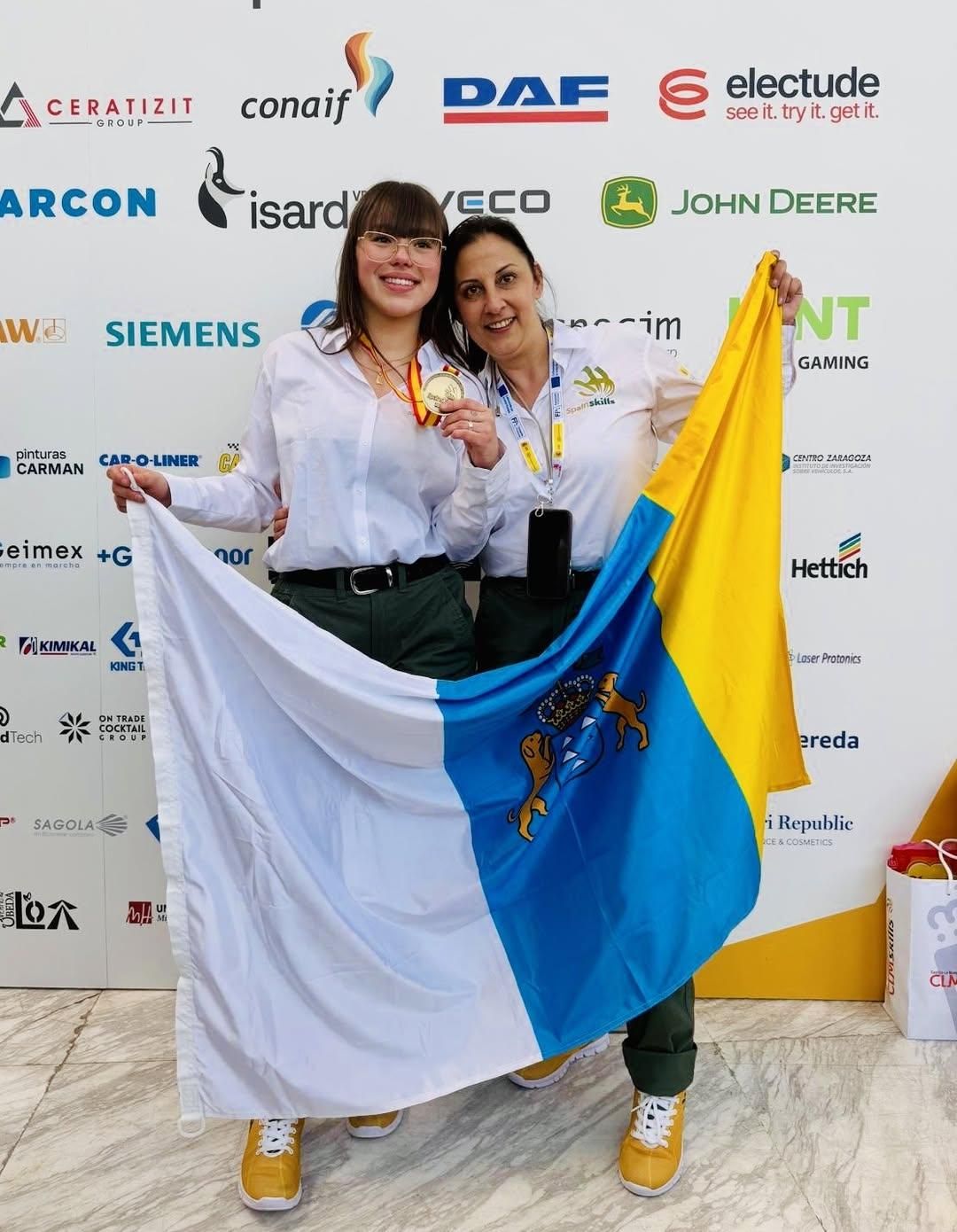 Laura Daniela Puerto Osorio y su tutora.