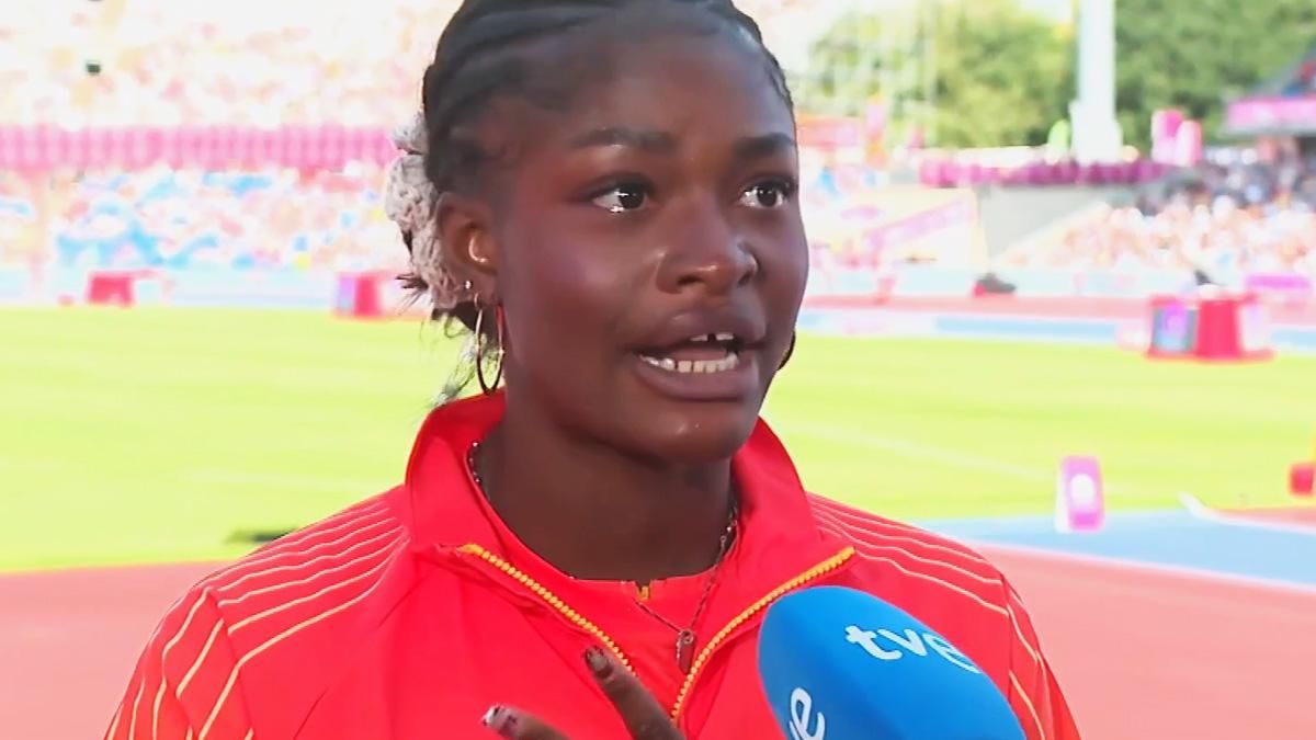 Las lágrimas de Tessy Ebosele en RTVE por los "comentarios crueles" de las redes: "Por favor, sed buenos con nosotros"