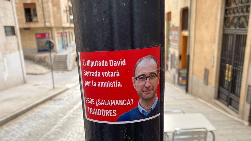 El PSOE de Castilla y León denuncia la aparición de carteles señalando a sus diputados