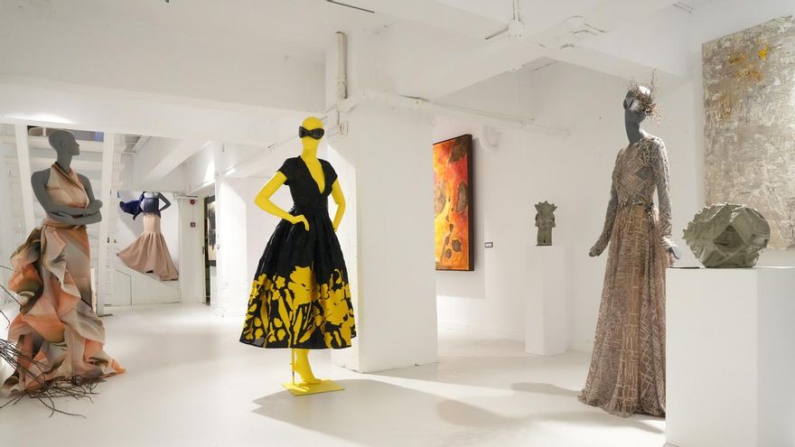'Florakción', el viaje que une la moda de Zapardiez, la música de Erentxun y la repostería de Arzak en una galería de arte