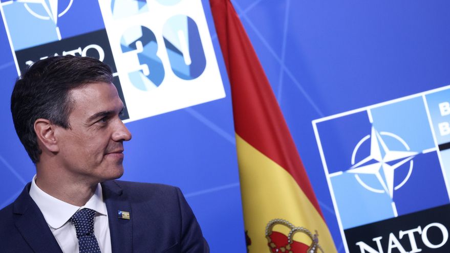 Sánchez se confiesa extrañado porque Ayuso vinculara los indultos con el rey