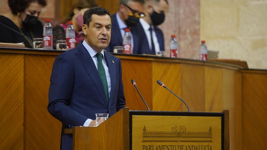 Moreno adelanta su programa electoral desde el Parlamento: incentivos por contratos fijos a jóvenes, rebaja en el transporte y vacunas gratis