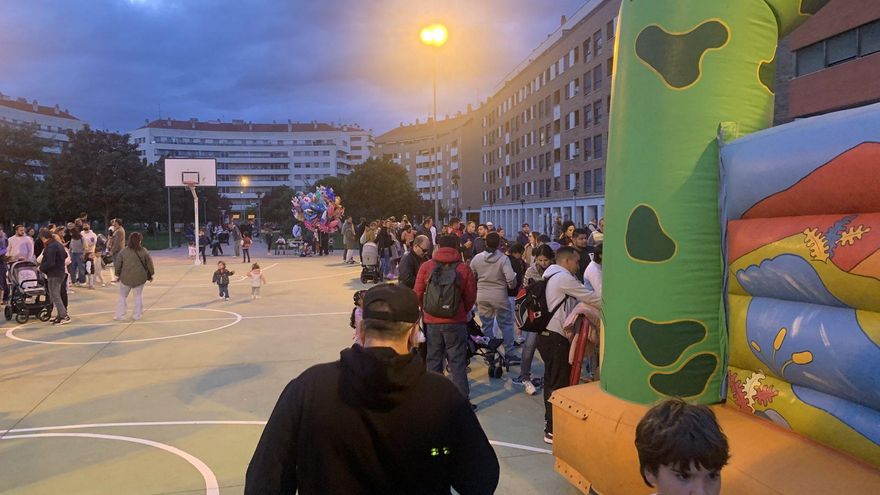 Las asociaciones vecinales niegan que supieran que los hinchables de San Mateo iban a ser de pago