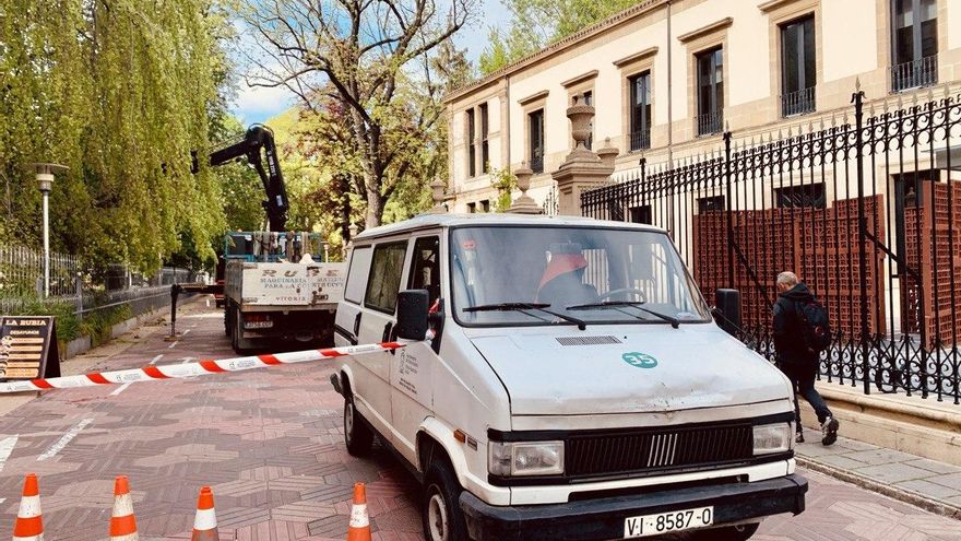 Los jardineros de Vitoria van a la huelga: "El Ayuntamiento es el responsable al permitir condiciones vergonzosas"