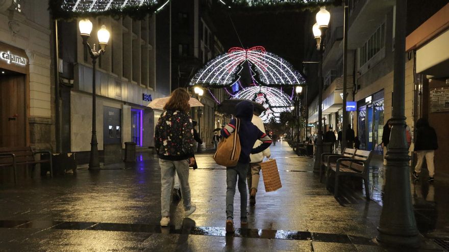 Canarias lidera las caídas en las ventas de los comercios minoristas