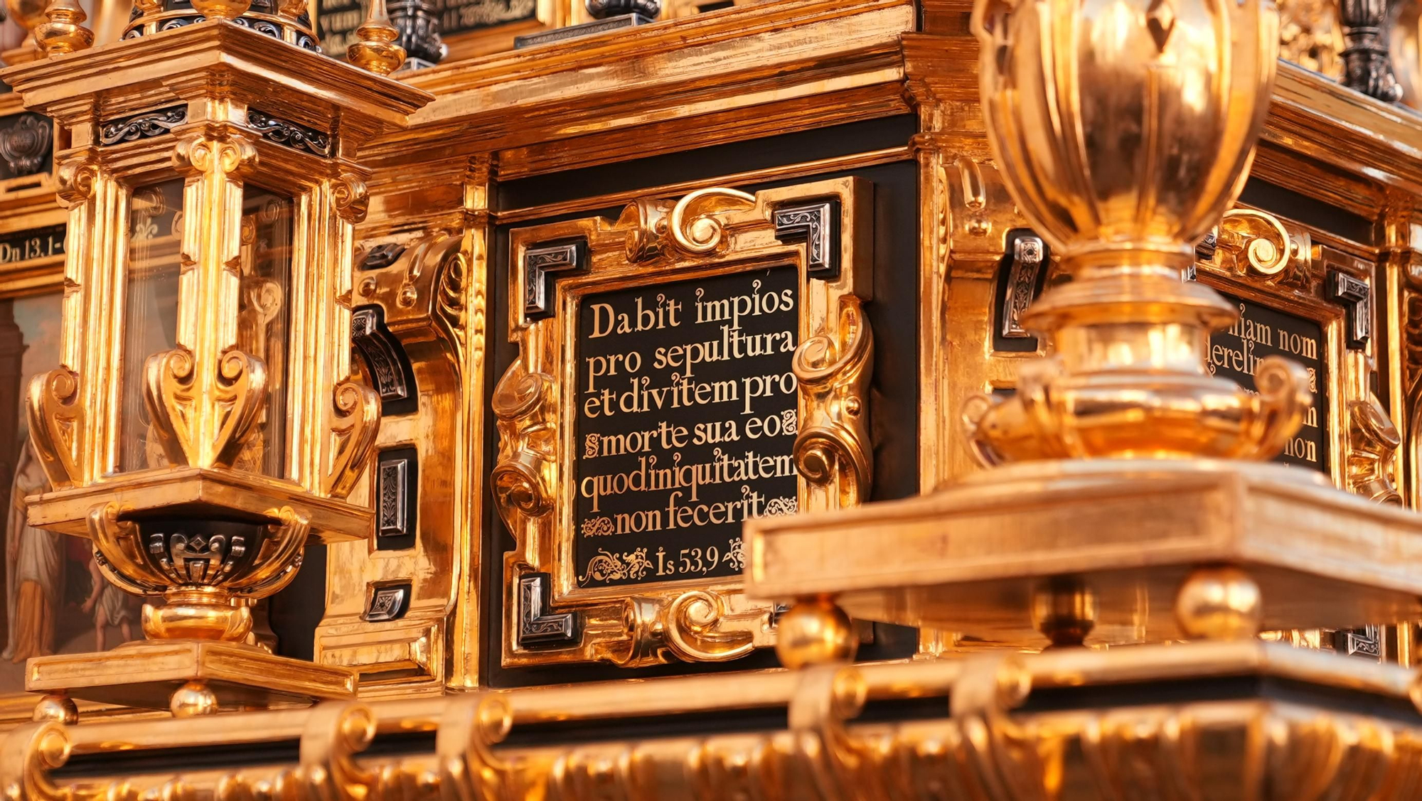 La procesión de la Hermandad del Santo Sepulcro, en imágenes