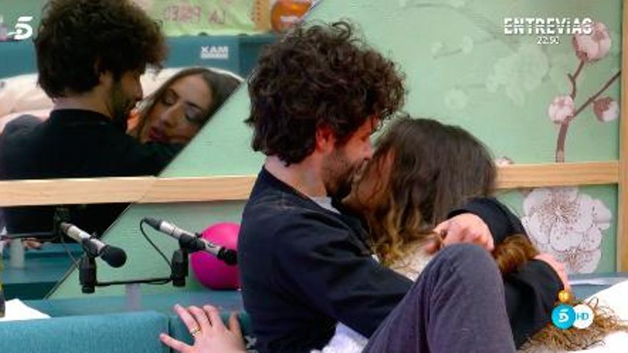 'Secret Story': Carmen y Rafa, a un centímetro de besarse y Miki Núñez "entró" en la casa