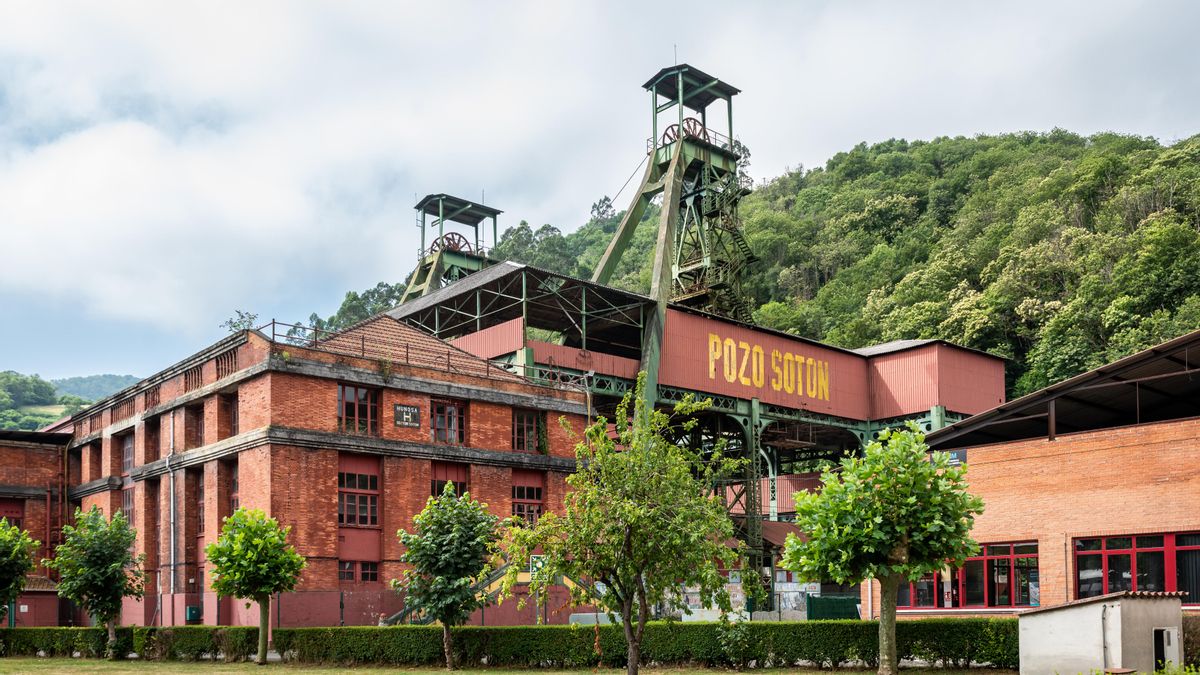 Exterior del Pozo Sotón, en el concejo de San Martín del Rey Aurelio