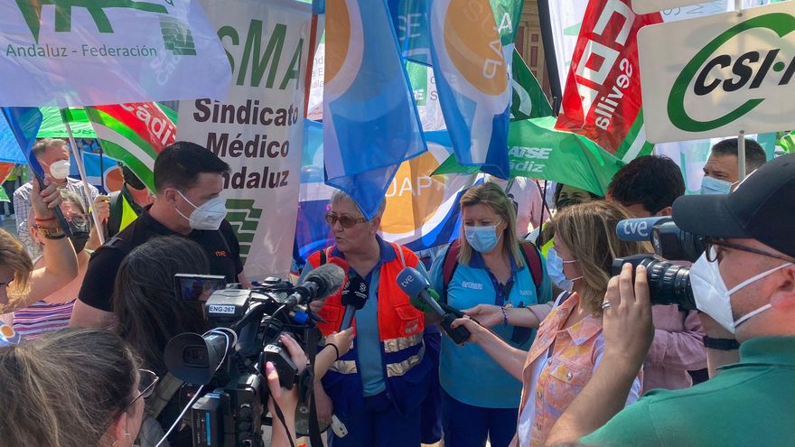 Los trabajadores de emergencias de Andalucía protestan "por sevillanas"