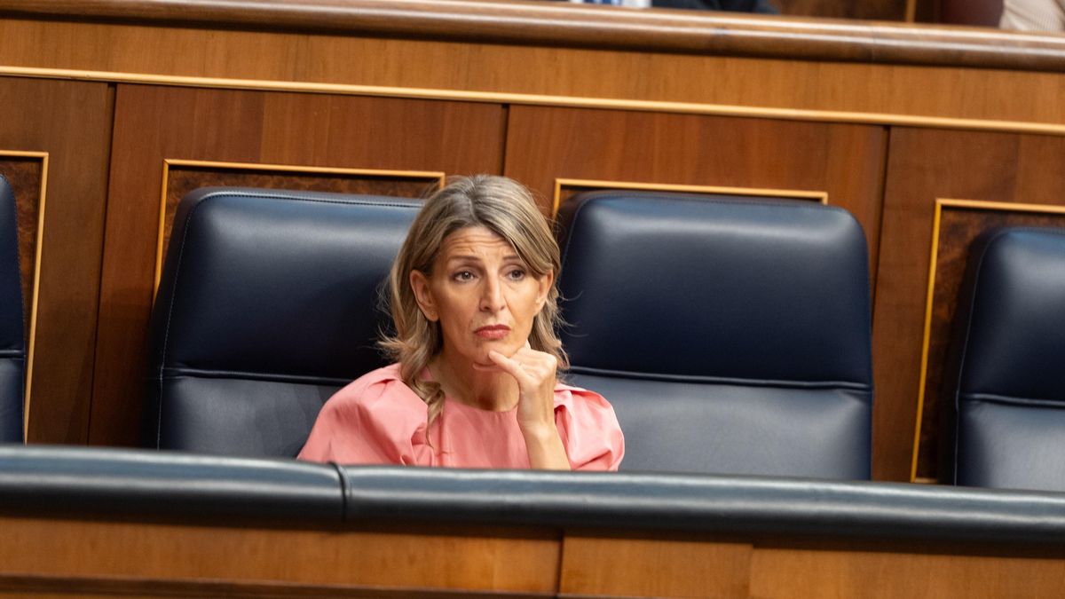 La vicepresidenta segunda del Gobierno y ministra de Trabajo, Yolanda Díaz, durante una sesión plenaria, en el Congreso de los Diputados, a 28 de mayo de 2026, en Madrid (España).