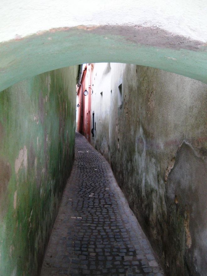 Calle Sforii, una de las más estrechas de Europa.