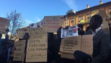 Manifestación en Lavapiés por la muerte del mantero Mame Mbaye