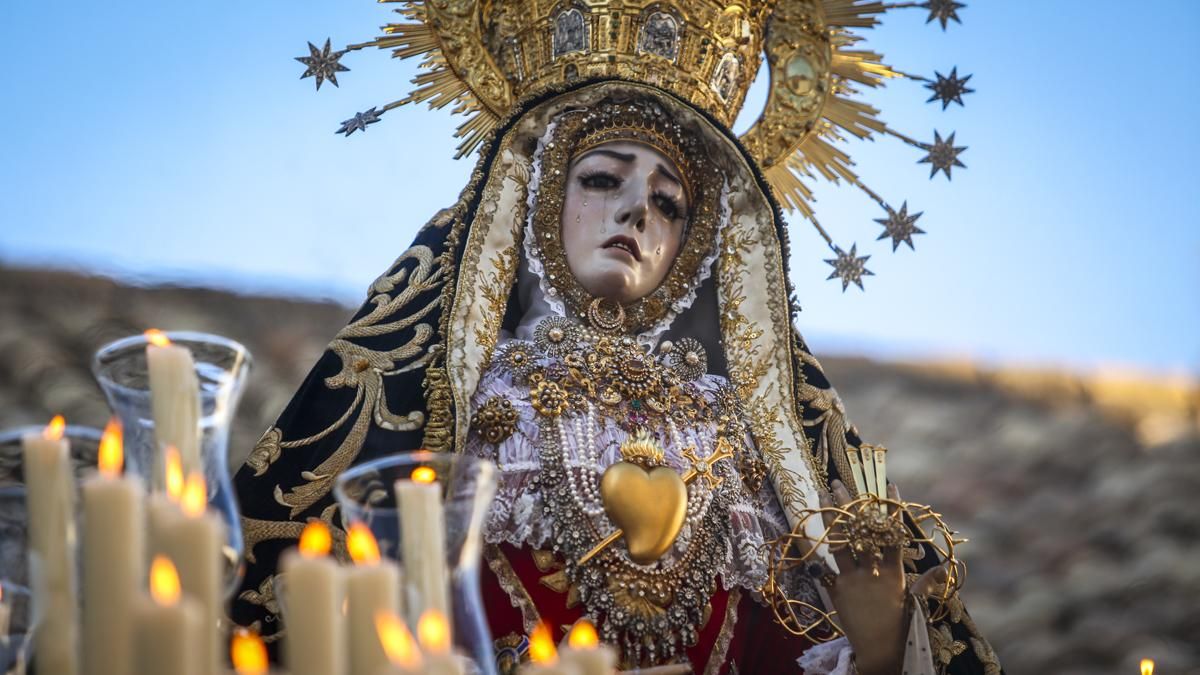 Procesión de la Hermandad de Los Dolores, en imágenes