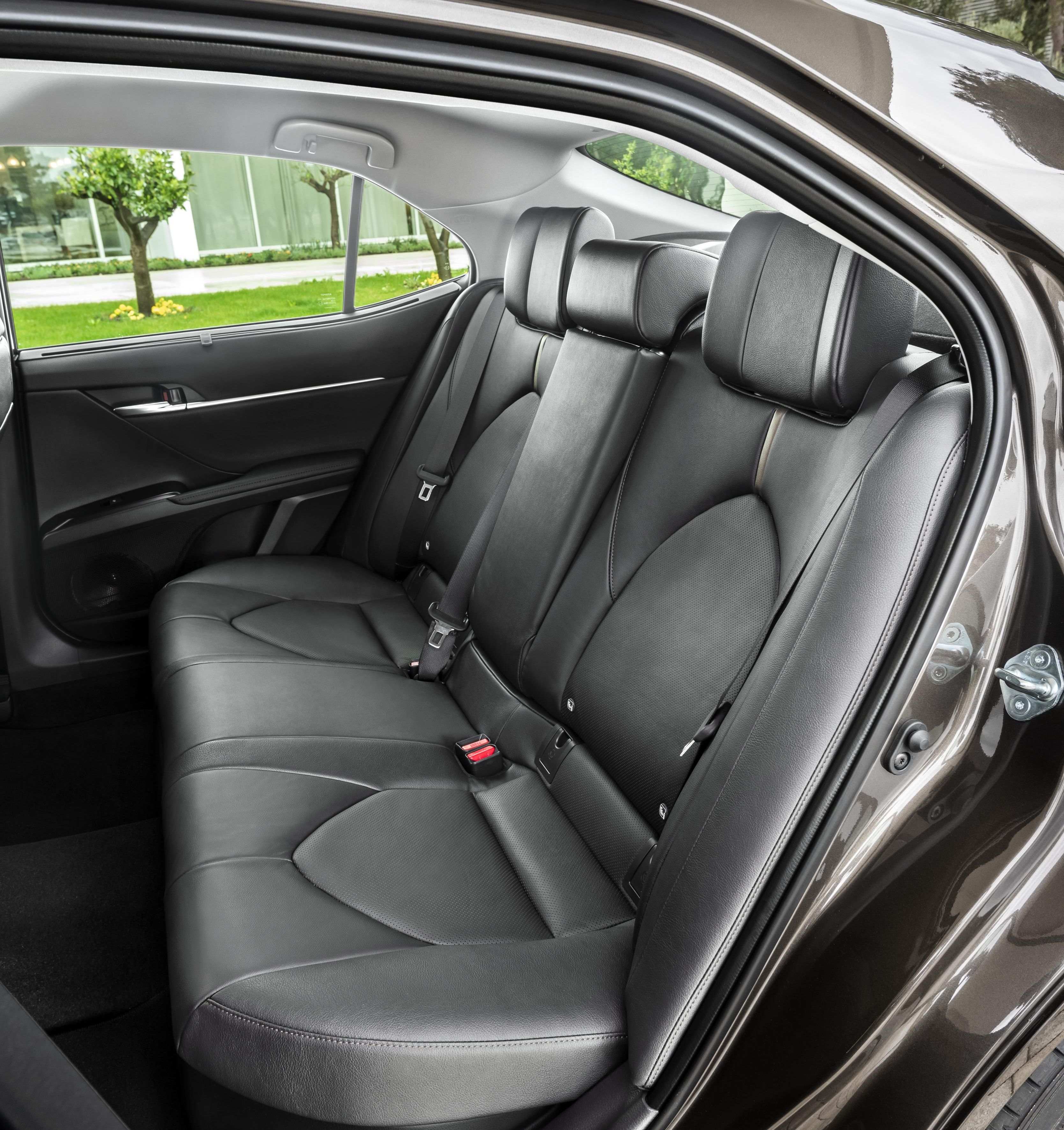 Plazas traseras del Toyota Camry.