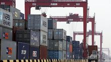 La nueva política económica de China 'amenaza' los intereses de la industria exportadora española
