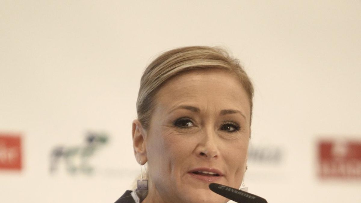 Cifuentes dice que le gustaría votar al jefe del Estado pero ahora "no es el momento de plantearlo"