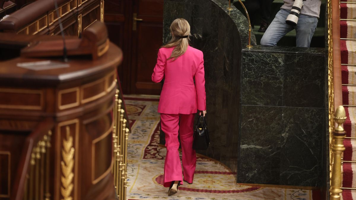 Yolanda Díaz abandona el hemiciclo en el pleno del Congreso del 18 de febrero.