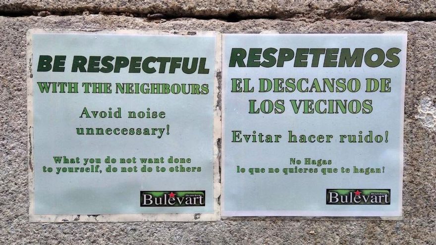 Cartel colocado a la puerta del 'after' de Beatas