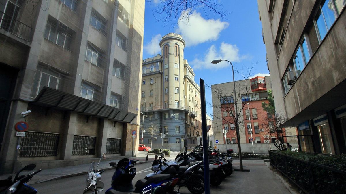 Vista del cruce de Guzmán el Bueno con Max Aub en 2020