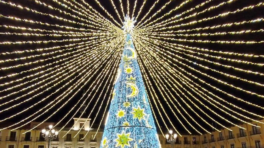 León desboca el coste de las luces de Navidad con un megacontrato de dos millones de euros
