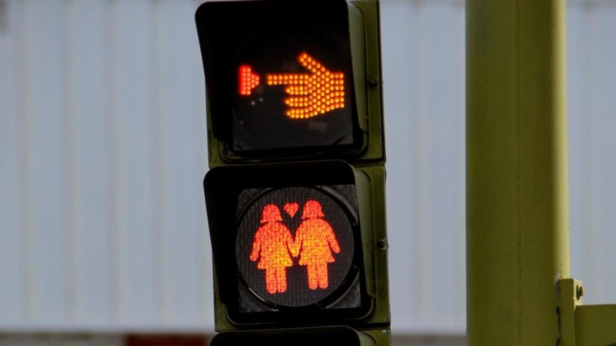 Ayuntamiento de San Fernando pone en marcha los primeros semáforos por la diversidad sexual