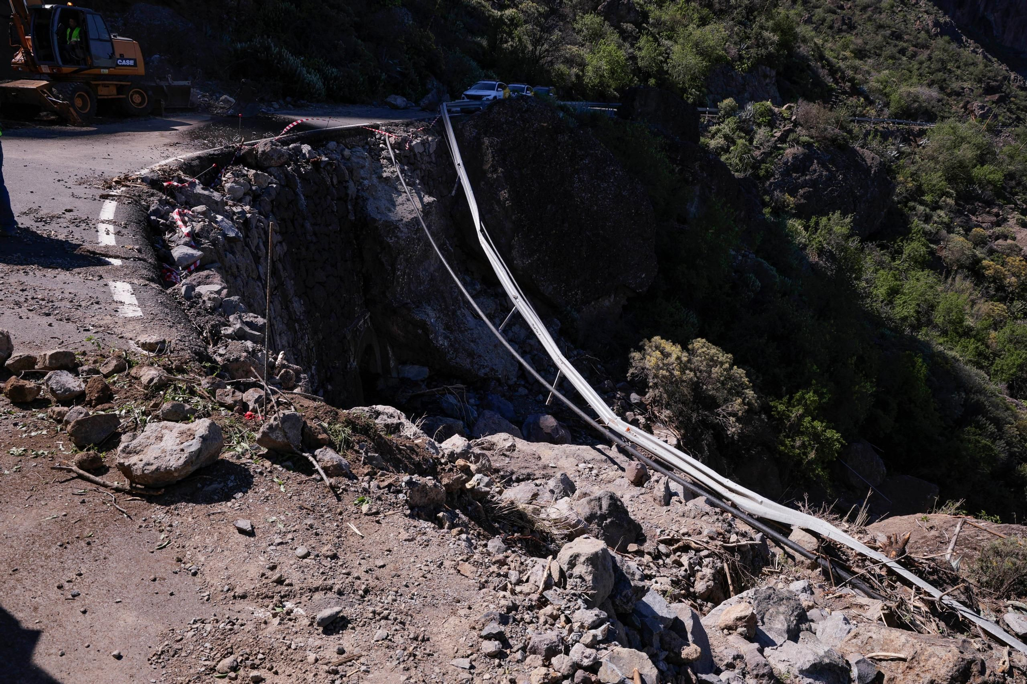 Derrumbe en la GC-60 tras el paso de la borrasca Therese.