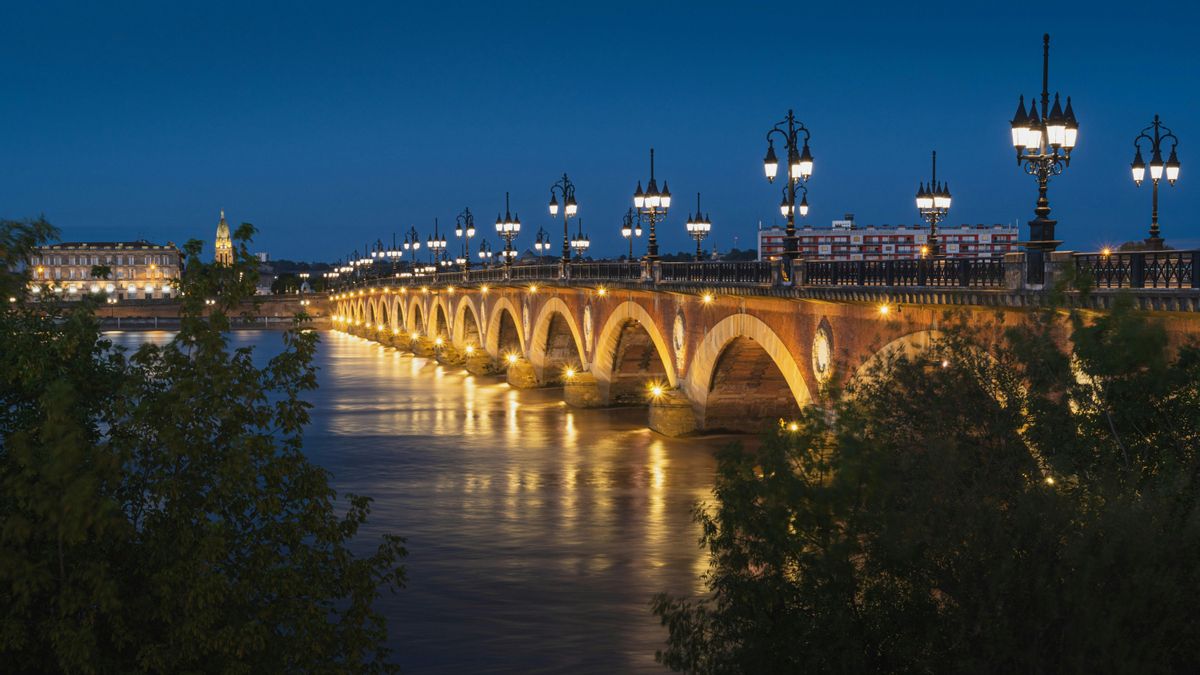 Puente de Pierre, en Burdeos.