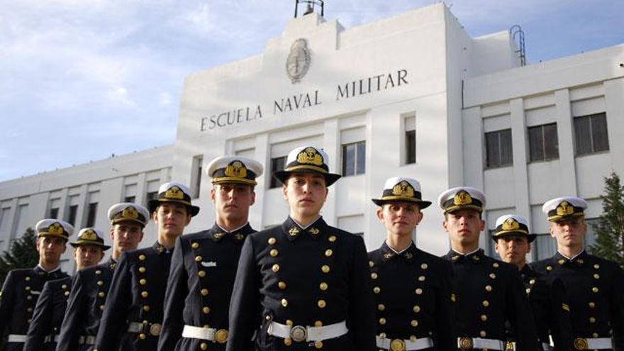 Pagaban por roast beef, pero los cadetes comían espinazo: corrupción en la compra de alimentos de la Armada