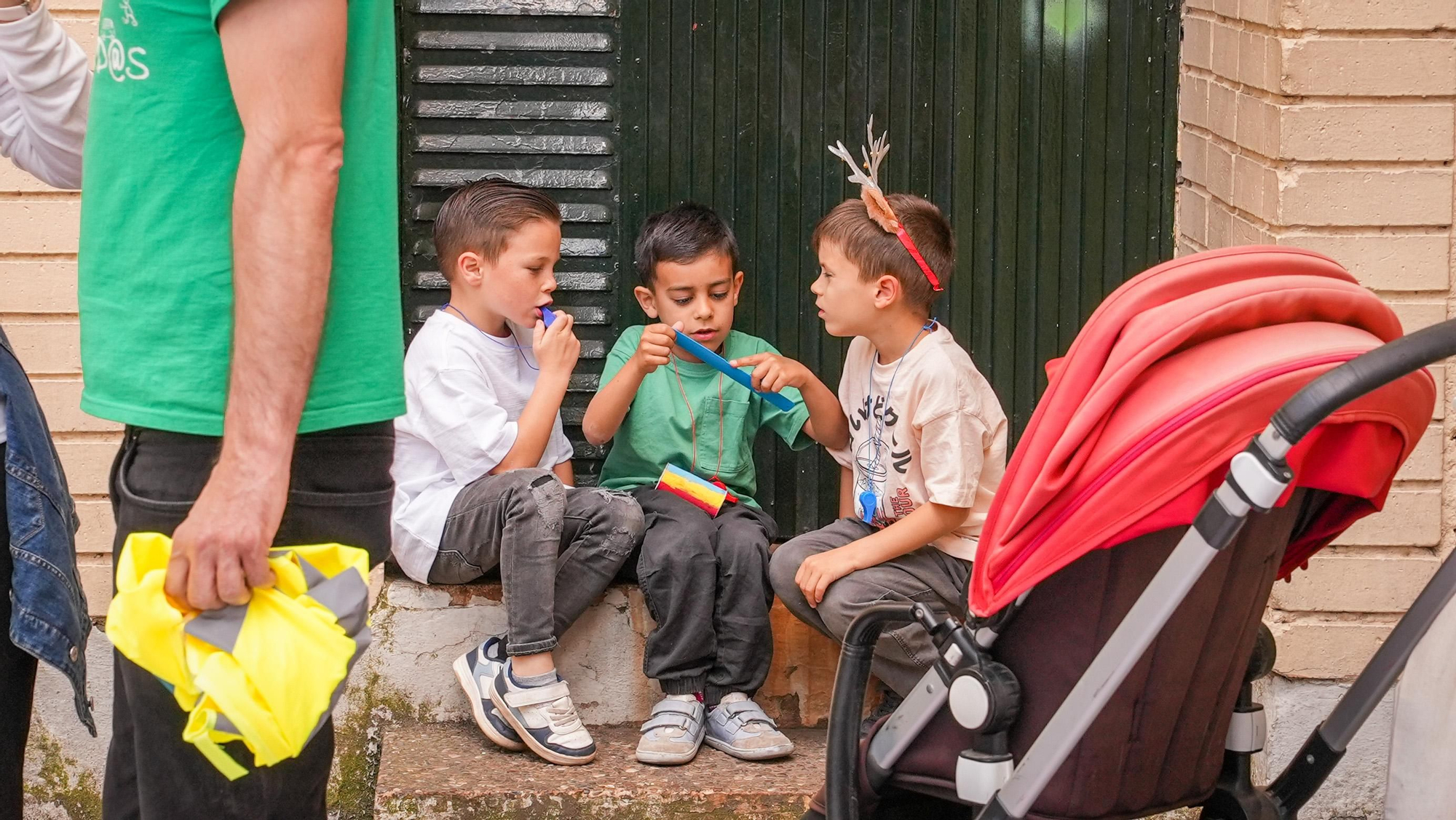 Ruta de familias CEIP Hernán Ruiz у CEIP López Diéguez para reclamar más líneas educativas en ambos centros