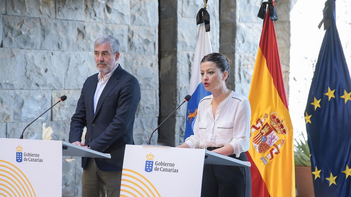 Archivo - El presidente del Gobierno de Canarias, Fernando Clavijo, y la ministra de Infancia y Juventud, Sira Rego, ofrecen una rueda de prensa tras una reunión, en la Presidencia del Gobierno de Canarias, a 31 de enero de 2024, en Santa Cruz de Tenerife