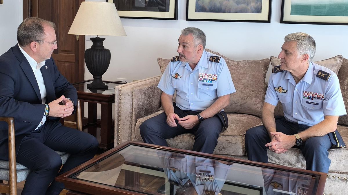 Sergio Rodríguez se reunió con Francisco Vidal Fernández, jefe del Mando Aéreo de Canarias.