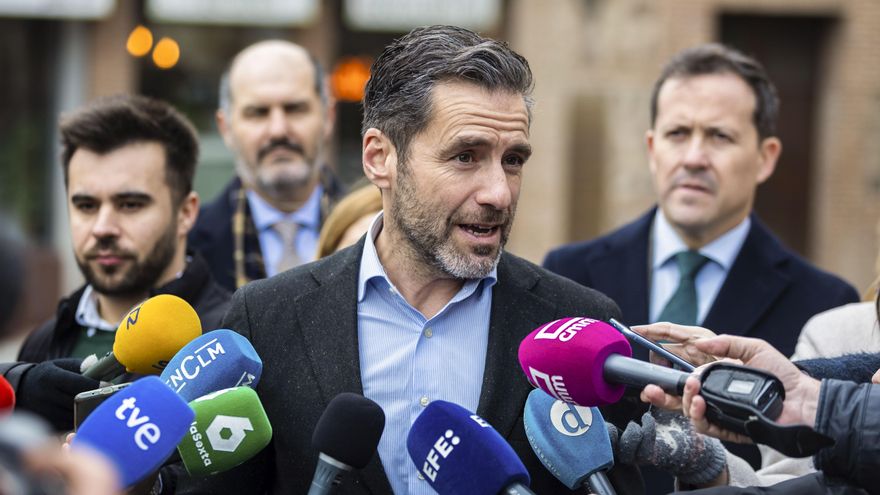 El portavoz del Partido Popular y vicesecretario de Cultura, Borja Sémper, atiende a la prensa con motivo de su visita  al Museo Sefardí de Toledo. EFE/Ángeles Visdómine