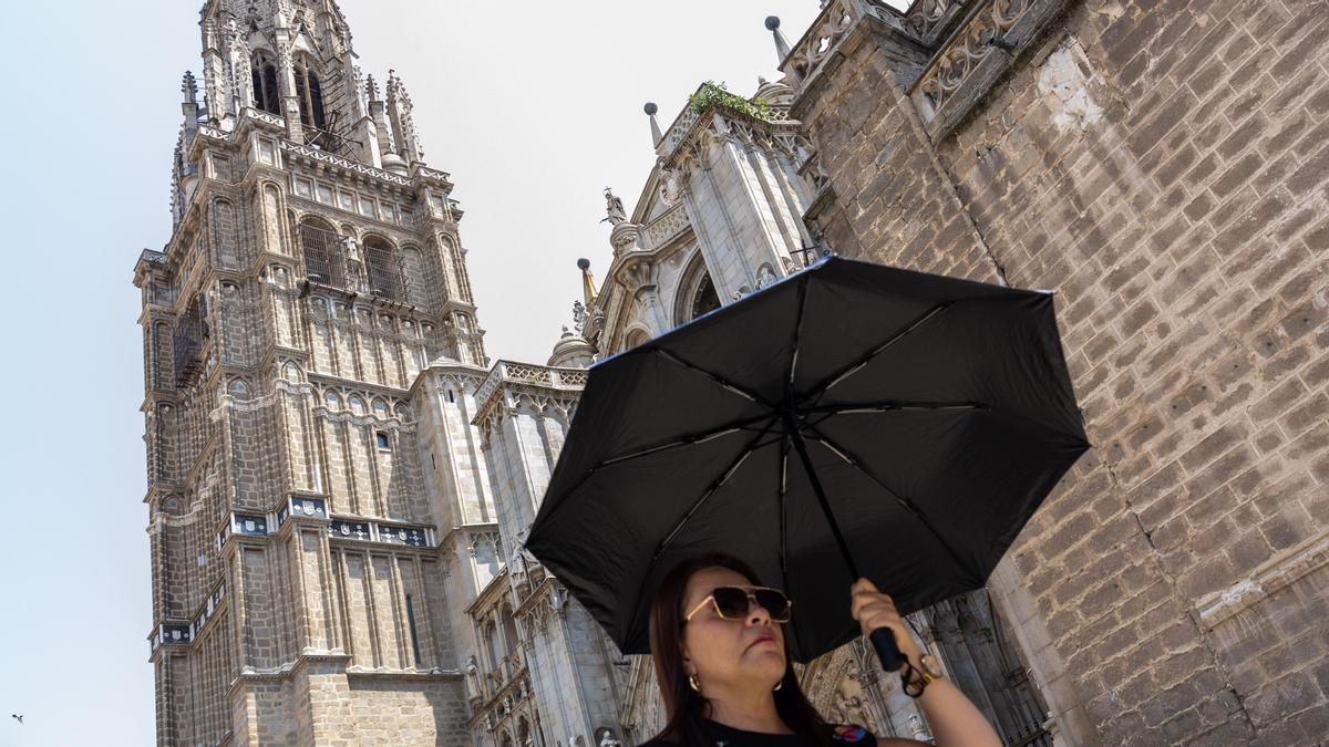 La ola de calor sigue hoy con máximas por encima de 40 grados y avisos en casi toda España