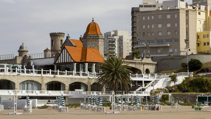 El Torreón sobre las arenas de La Bristol. Una de las imágenes paradigmáticas de Mar del Plata.