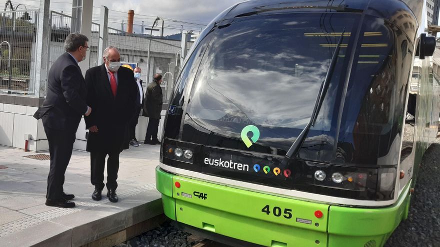 El tranvía de Bilbao se amplía hasta Bolueta el viernes con la promesa de una nueva parada después del verano