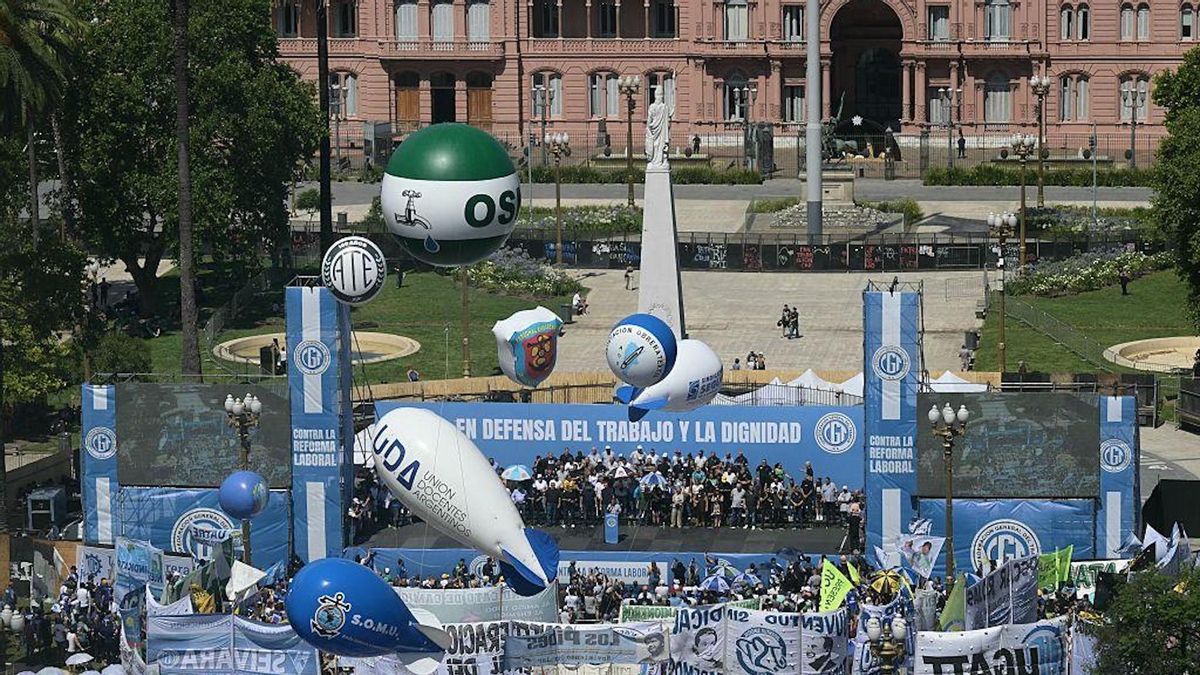 Crecen las protestas por la pérdida salarial mientras el Congreso debate la reforma laboral
