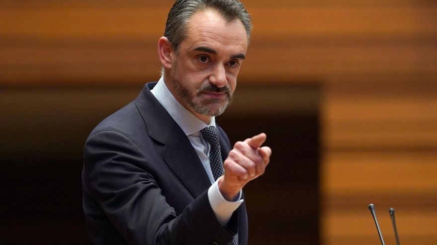 Vox aumenta su "órdago" racista en Castilla y León: pactará las cuentas si Mañueco evita la llegada de menores migrantes