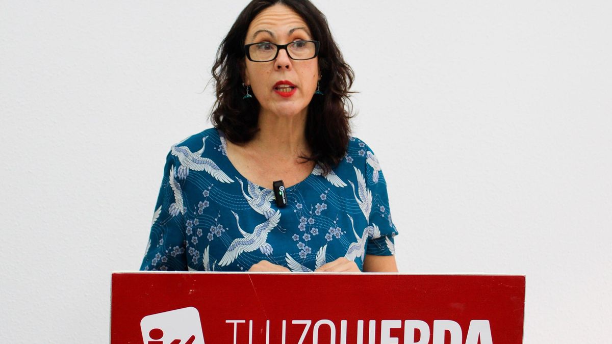 La portavoz de Izquierda Unida, Eva García Sempere, en una rueda de prensa este lunes.