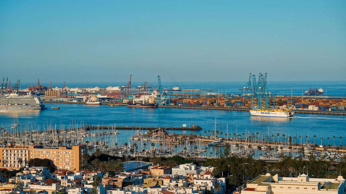 Fedeport desmiente de forma tajante la entrada de combustibles rusos en los puertos canarios