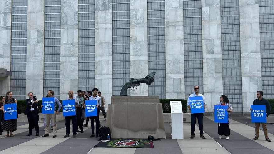 Funcionarios de la ONU se manifiestan en la sede central contra el silencio en Gaza