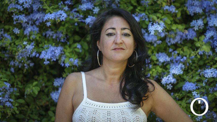 La flor que abrió el asfalto y las riendas de Cosmopoética: “La poesía es resistencia en un mundo adicto”