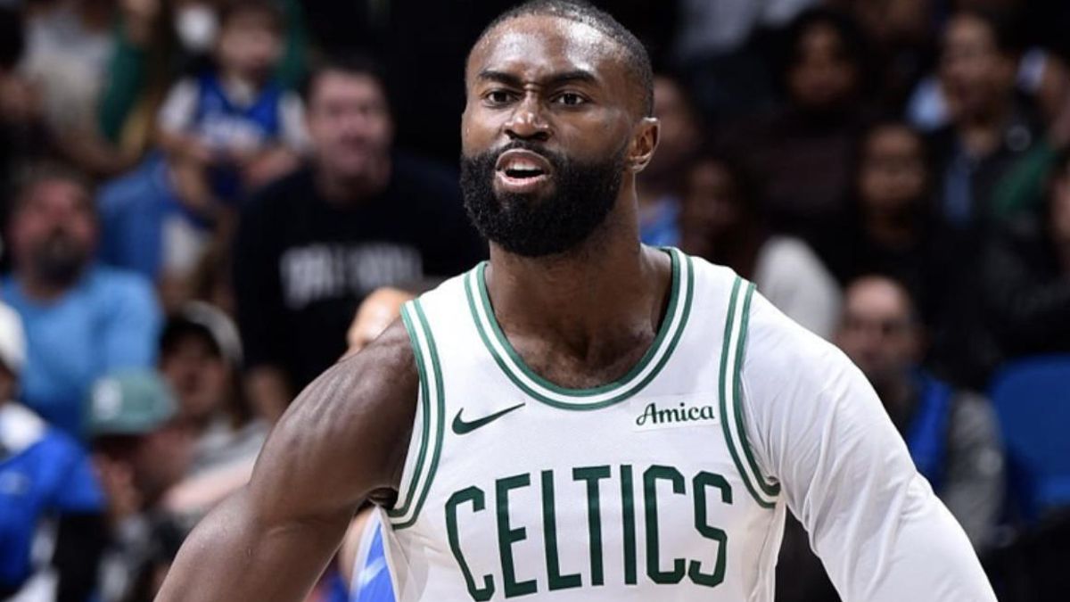 El caso de Jaylen Brown: el jugador de la NBA que se está quedando calvo, se pinta la cabeza para disimular y mancha las camisetas de sus rivales